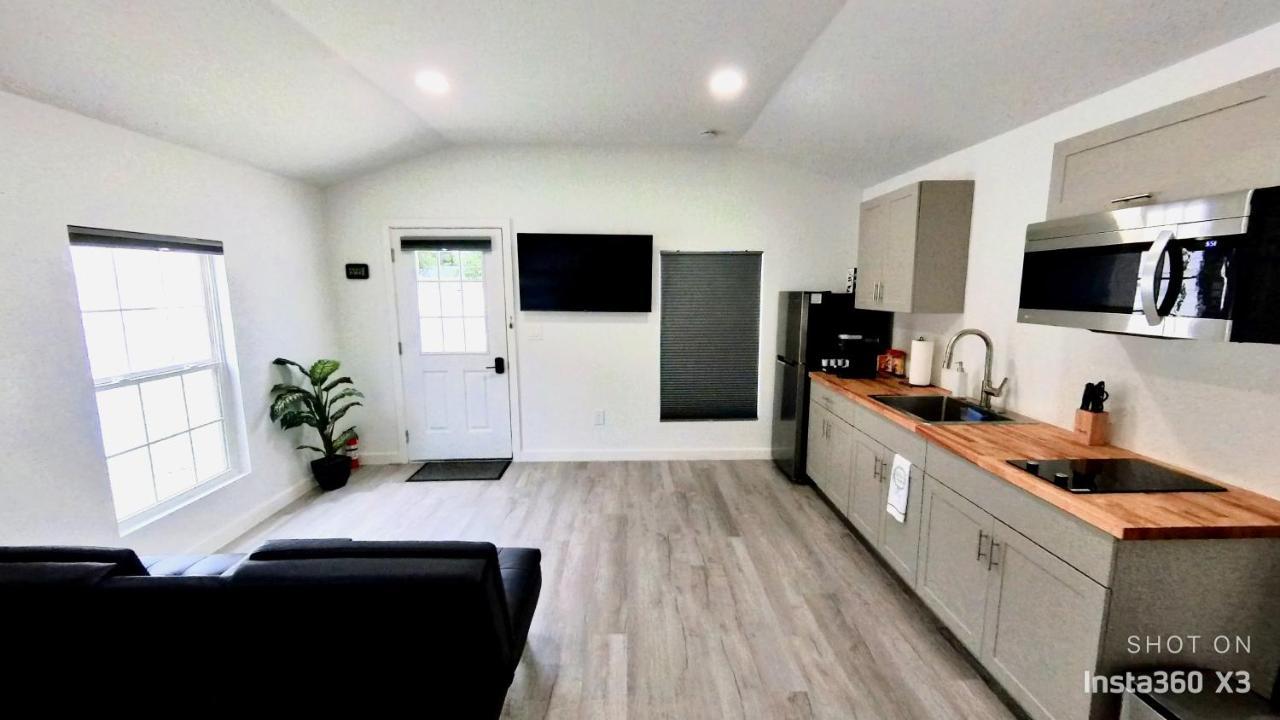 All Modern Studio With Private Entry & Parking. 브랜던 외부 사진