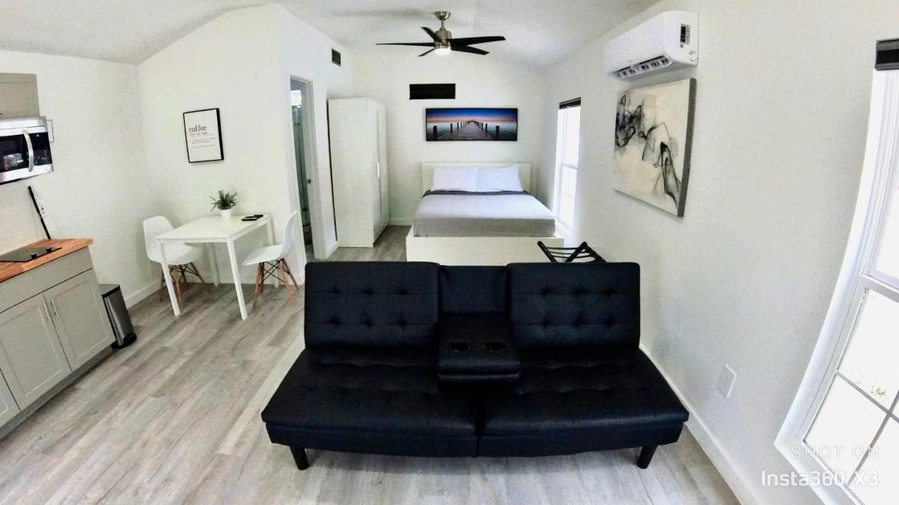 All Modern Studio With Private Entry & Parking. 브랜던 외부 사진