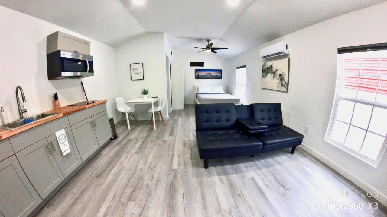 All Modern Studio With Private Entry & Parking. 브랜던 외부 사진