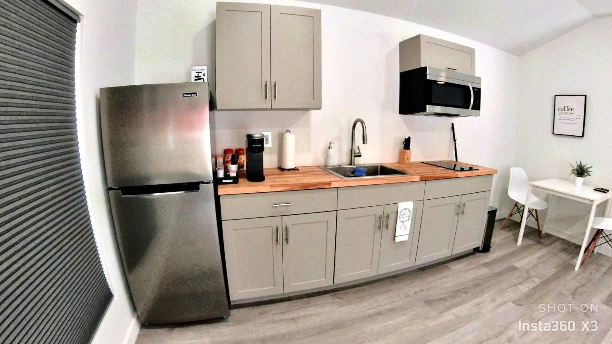 All Modern Studio With Private Entry & Parking. 브랜던 외부 사진
