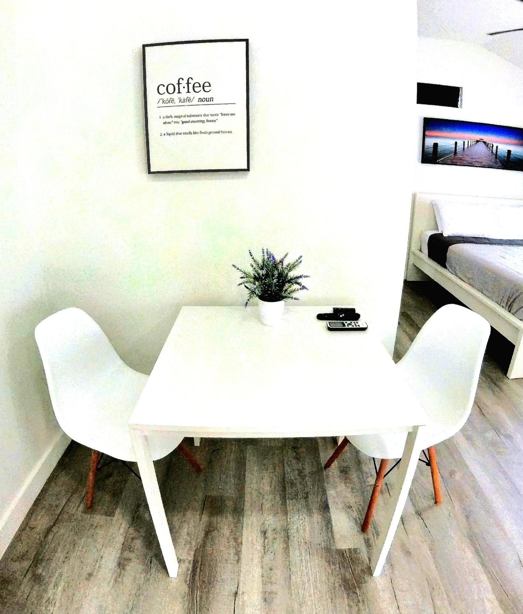 All Modern Studio With Private Entry & Parking. 브랜던 외부 사진
